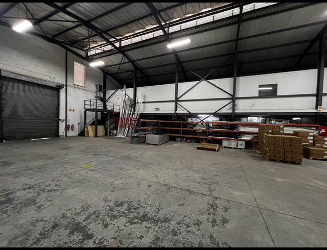 900M² WAREHOUSE TO LET IN AIRPORT INDUSTRIA